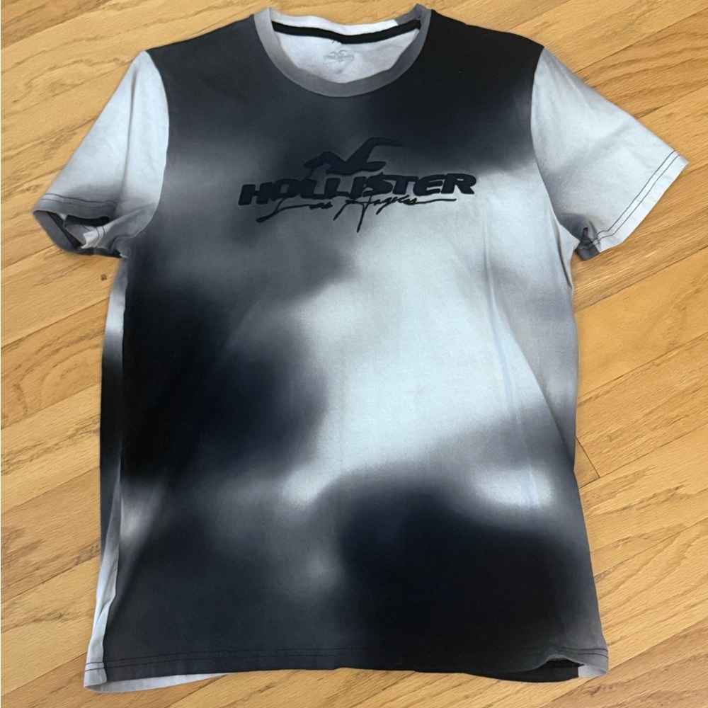 Hollister Black and Gray Short Sleeve Tee men’s medium